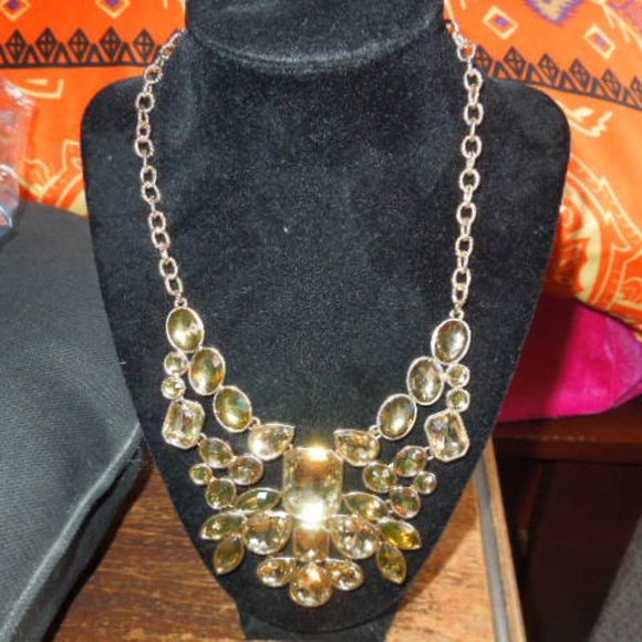 NWOT Cache Multiple Stone Necklace & Earrings - Picture 1 of 6